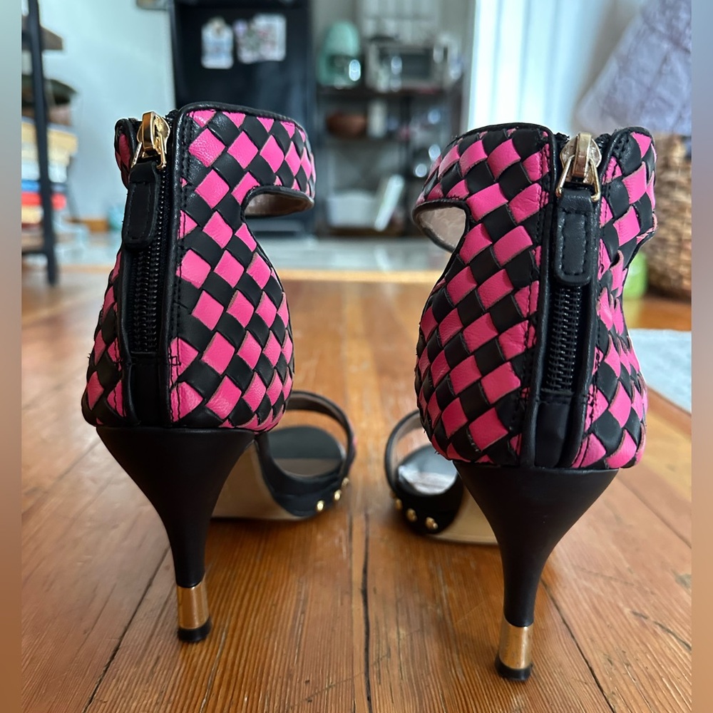 New BEAUTIFUL Givenchy Stylish Pink and Black Women's Heels - Picture 12 of 15